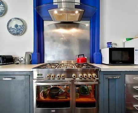 Quirky 4 Bedroom Apartment With Terrace Cardiff Eksteriør bilde