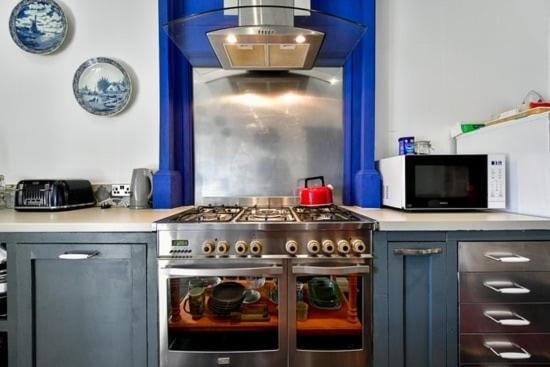 Quirky 4 Bedroom Apartment With Terrace Cardiff Eksteriør bilde
