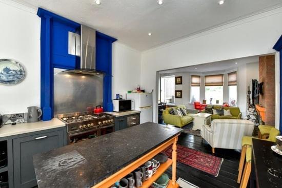 Quirky 4 Bedroom Apartment With Terrace Cardiff Eksteriør bilde