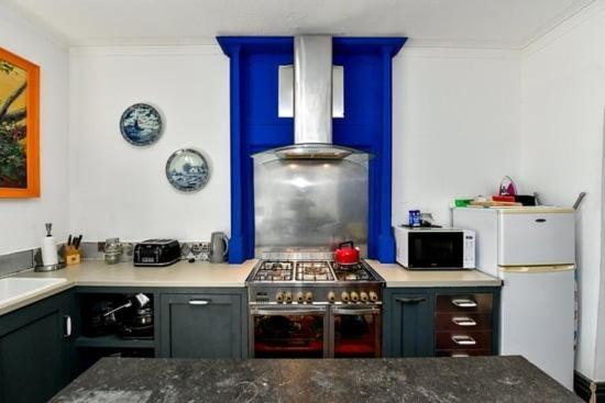 Quirky 4 Bedroom Apartment With Terrace Cardiff Eksteriør bilde