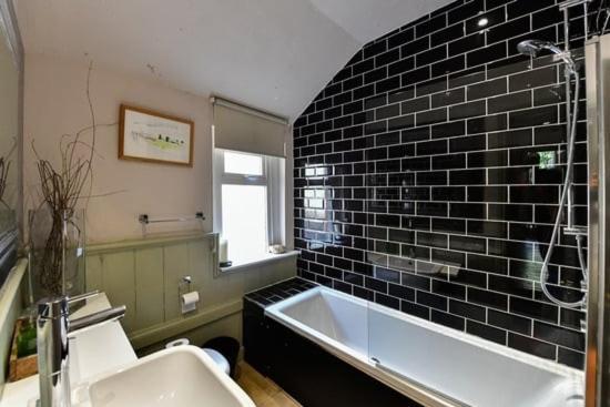 Quirky 4 Bedroom Apartment With Terrace Cardiff Eksteriør bilde
