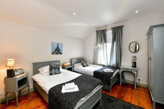 Quirky 4 Bedroom Apartment With Terrace Cardiff Eksteriør bilde