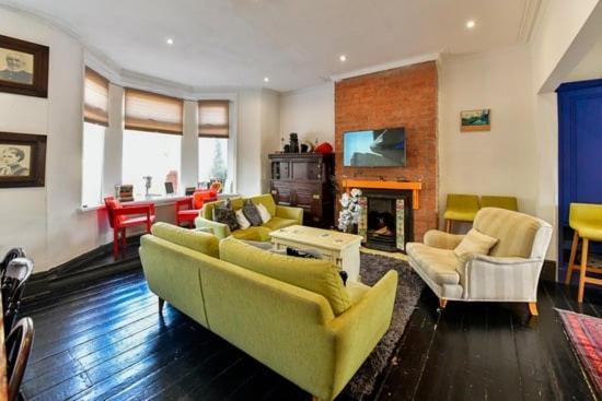 Quirky 4 Bedroom Apartment With Terrace Cardiff Eksteriør bilde