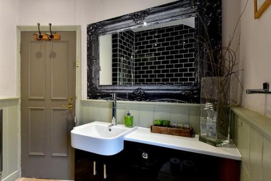 Quirky 4 Bedroom Apartment With Terrace Cardiff Eksteriør bilde