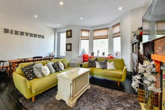 Quirky 4 Bedroom Apartment With Terrace Cardiff Eksteriør bilde